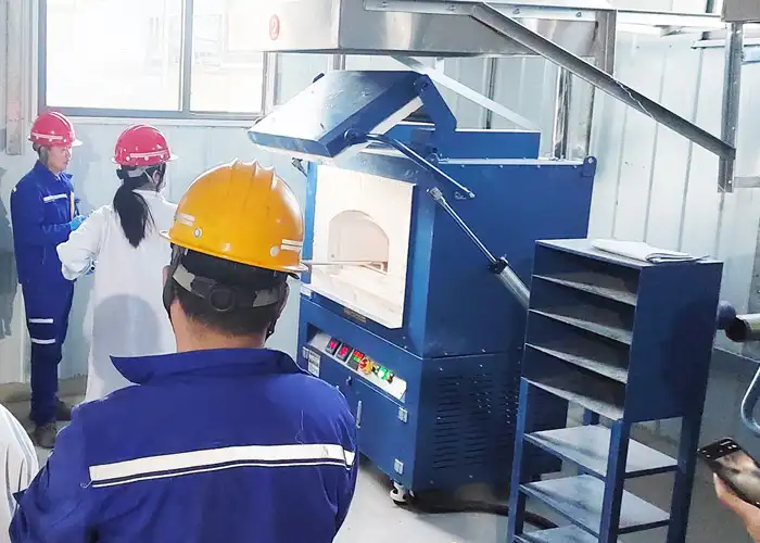 ¿Cómo entregamos un laboratorio fire assay de alto estándar en casas prefabricadas sin calefacción y frío extremo